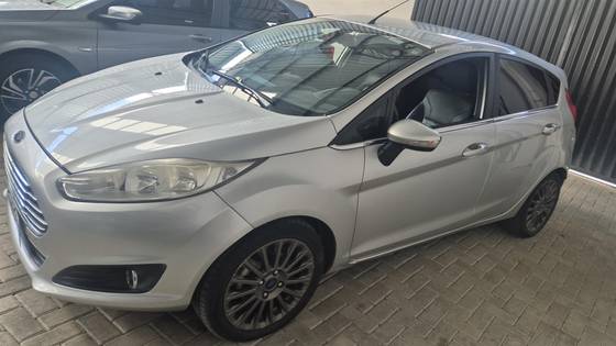 FORD FIESTA 1.6 TITANIUM HATCH 16V FLEX 4P POWERSHIFT FORD FIESTA 1.6 TITANIUM HATCH 16V FLEX 4P POWERSHIFT